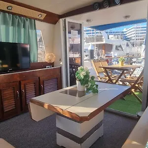 Bateau-hôtel Beautiful And Comfy Boat In With Boat Tour Option, Barcelone
